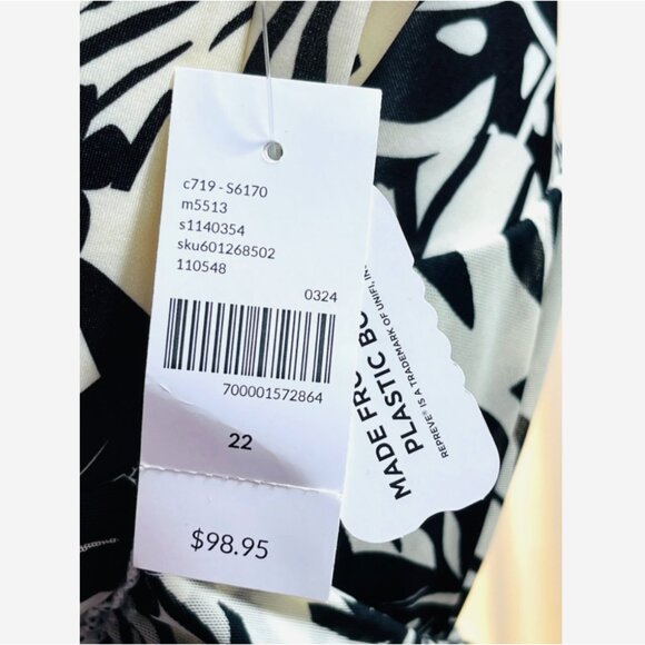 Lane Bryant Black & White V-Neck One Piece Swimsuit w/ built in Bra Size 22 NWT - Picture 6 of 8